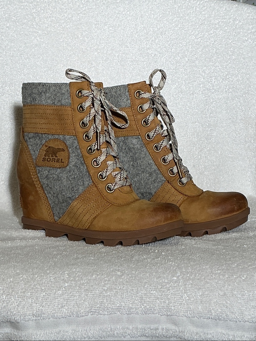 Sorel Women's Tan and Gray Lace-Up Wedge Ankle Boots